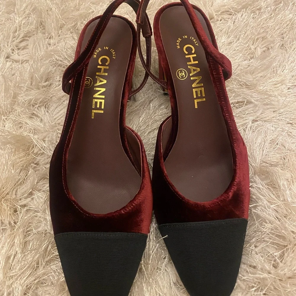 Chanel Slingbacks - Stunning Burgundy Velvet and Black - Picture 4 of 5